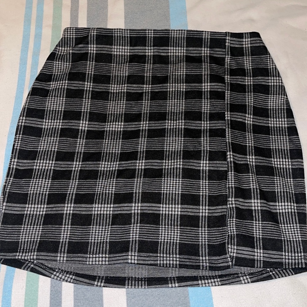 Liz & Sara black and white checkered pencil skirt. Size: XL